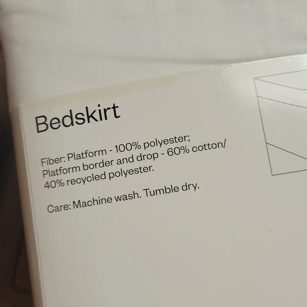 Bedskirt,King,New,White,in fabric bag..NWT